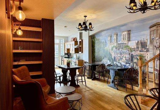 The Crescent Guest House Hotel Overview