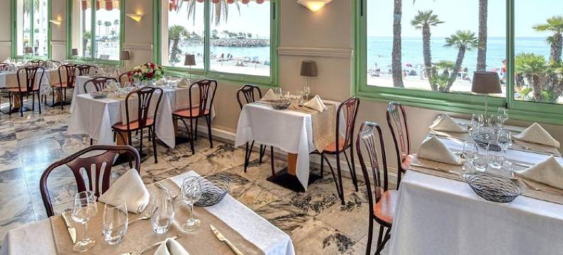 布鲁斯巴尔莫勒尔蓝色假日酒店酒店(Hôtel Vacances Bleues Balmoral)图片