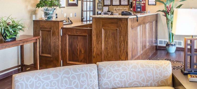 欧克博奇套房罗德威旅馆(Rodeway Inn & Suites Near Okoboji Lake)图片