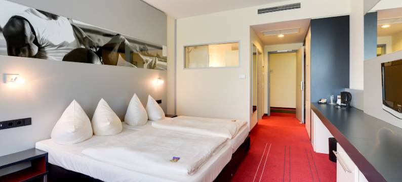 黑措根奥拉赫黑佐-巴斯诺维纳酒店(Novina Hotel Herzogenaurach Herzo-Base)图片