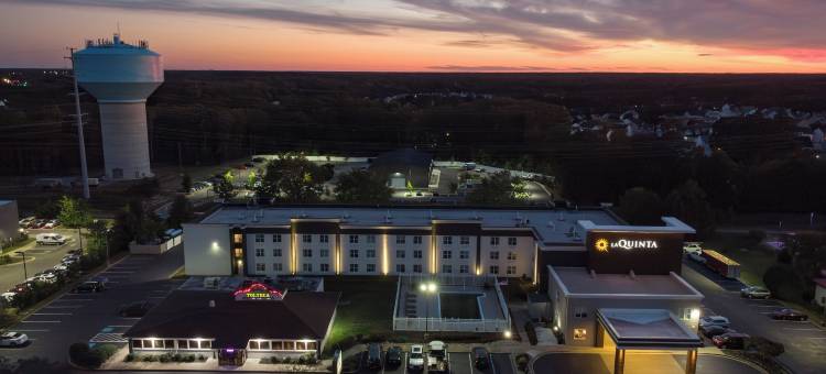 帕塔克森特莱克星敦公园拉昆塔温德姆套房酒店(La Quinta Inn & Suites by Wyndham Lexington Park - Patuxent)图片