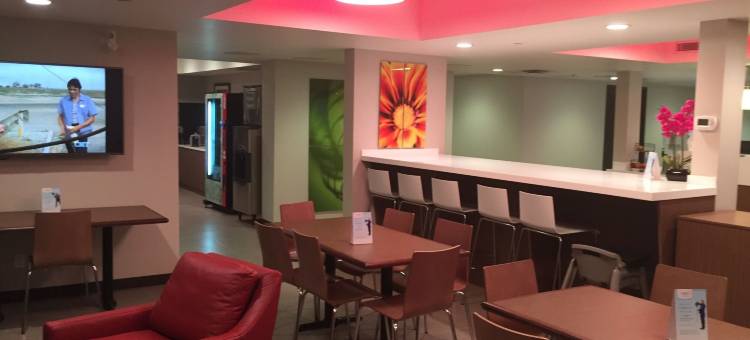 麦客达温德姆柯克兰莱克酒店(Microtel Inn & Suites by Wyndham Kirkland Lake)图片