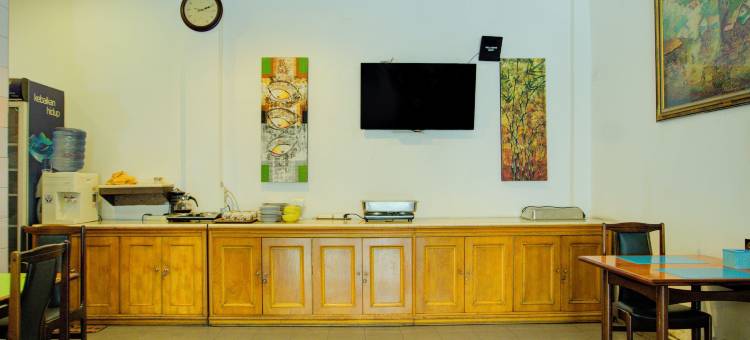 橡树镇帕伦邦酒店靠近安培拉大桥原阿祖拉酒店(Townhouse Oak Palembang Near Jembatan Ampera Formerly Azzura Hotel)图片