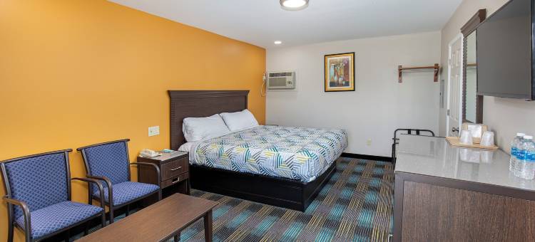 博林格林红衣主教汽车旅馆(Cardinal Motel Bowling Green)图片