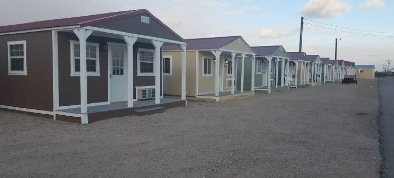 斯戴特莱恩小屋房车酒店(Stateline Cabins & RV)图片