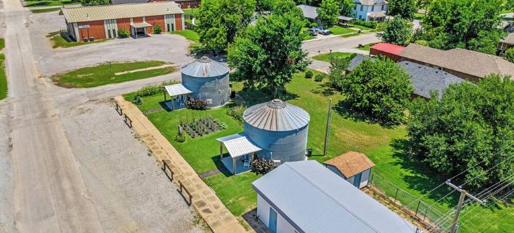 The Painted Silos - The Horse Bin.  Elgin, Ft Sill and Lawton areas.图片