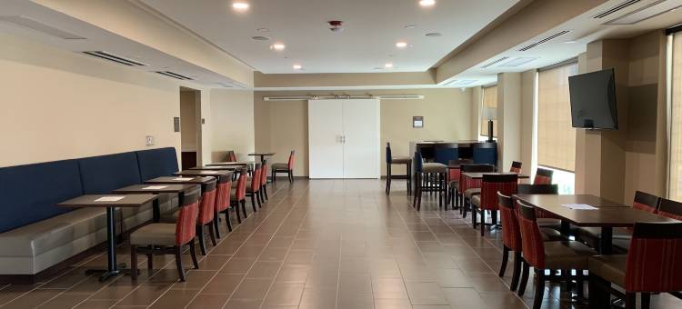 代托纳比奇市赛道舒适套房酒店(Comfort Suites Daytona Beach-Speedway)图片