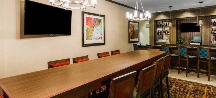 沃特福德市 - 活动中心美茵斯坦套房酒店(MainStay Suites Watford City - Event Center)图片