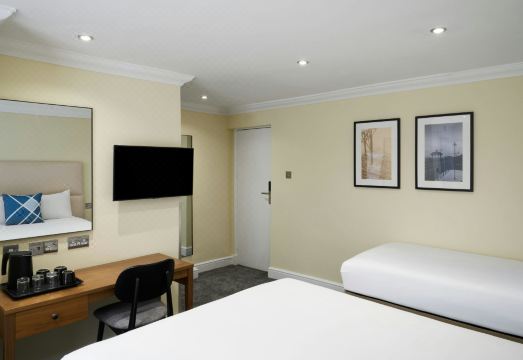 Four Points flex by Sheraton Brighton Hotel Overview