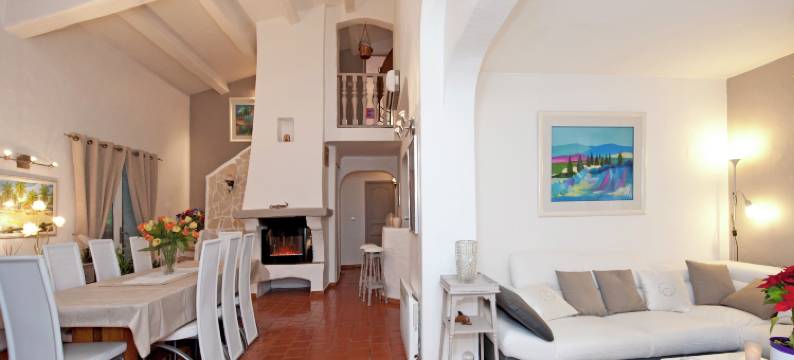 Villa in Bagnols with Pool & Near Nature Parks图片