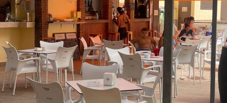 Relax by Bajondillo Beach图片