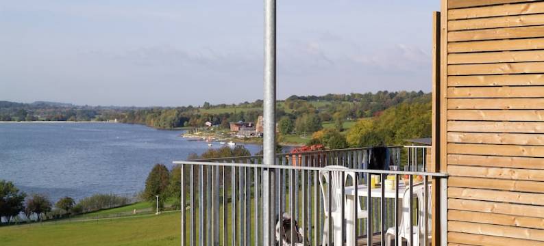 Cottage in France with Lake View图片