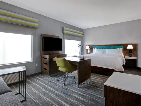 德普特福德欢朋套房酒店