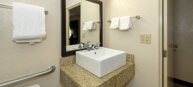 红顶酒店-杰克逊维尔游轮港(Red Roof Inn Jacksonville - Cruise Port)图片