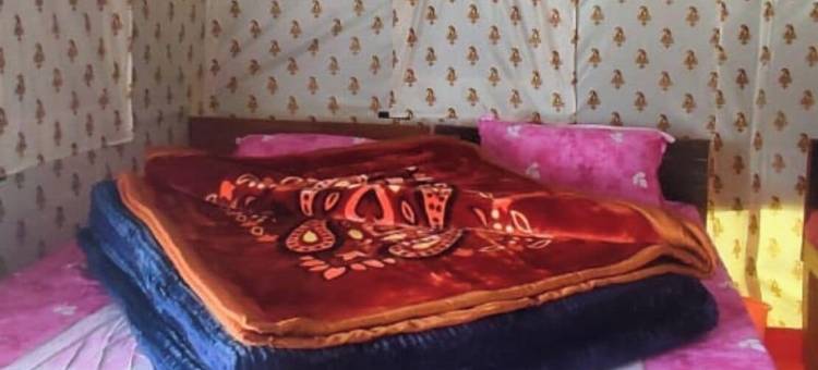 楚普塔河畔营地(River side camp chopta)图片