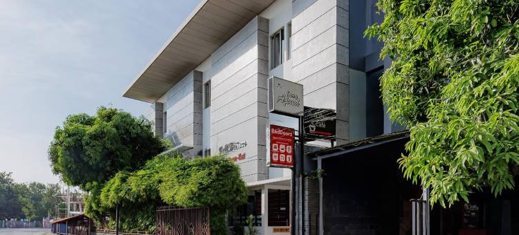 红多兹普拉斯酒店-井里汶市中心(RedDoorz Plus @ Cirebon City Center)图片