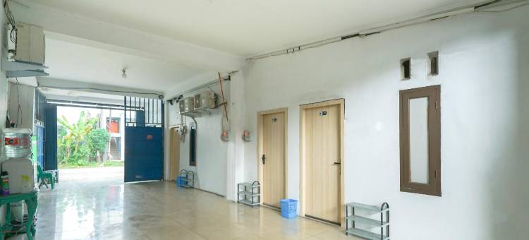 RedDoorz @ Jalan Otista Karawang图片