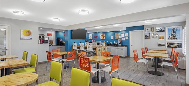 假日沙滩贝斯特韦斯特优质套房酒店(Best Western Plus Holiday Sands Inn  Suites)图片