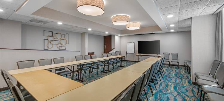 印第安纳波利斯北金字塔贝斯特韦斯特优质酒店(Best Western Plus Indianapolis North at Pyramids)图片