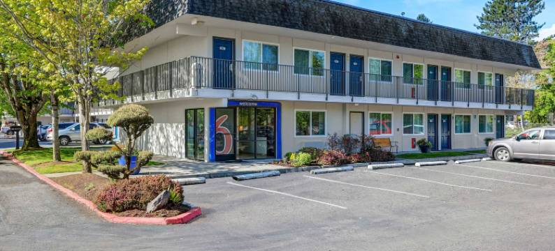 西雅图东6号汽车旅馆 - 伊萨夸市(Motel 6 Issaquah, WA - Seattle - East)图片