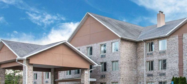 白厅舒适酒店 - 近密歇根冒险乐园(Comfort Inn Whitehall Near Michigan's Adventure)图片