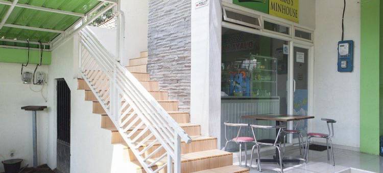 红多兹酒店-近外南梦巴鲁站(RedDoorz Near Banyuwangi Baru Station)图片