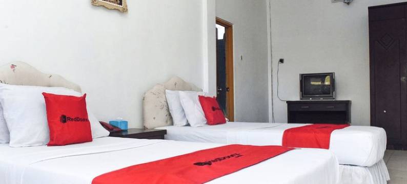 红多兹Plus酒店@蒂尔塔肯卡那酒店(RedDoorz Plus @ Tirta Kencana Hotel)图片