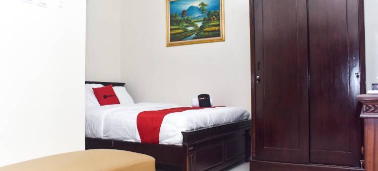 红多兹伊斯兰酒店-近格罗拉德尔塔诗都阿佐2号(RedDoorz Syariah Near Gelora Delta Sidoarjo 2)图片