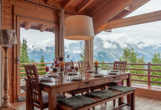 Mimique Hotel Overview