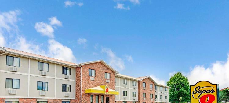 莱尼克萨-欧弗兰帕克区温德姆速8酒店(Super 8 by Wyndham Lenexa Overland Park/Mall Area)图片