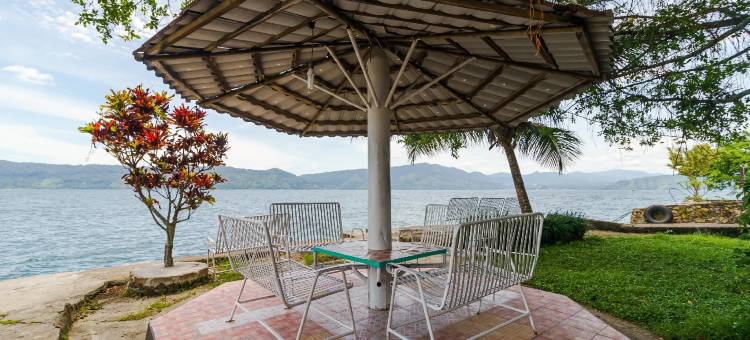 红多兹酒店-图科图克多巴湖(RedDoorz @ Tuktuk Danau Toba)图片