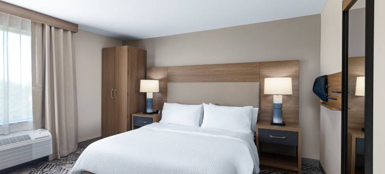 麦克弗森烛林套房酒店(Candlewood Suites Mcpherson)图片