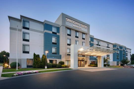 哈特福德机场/温莎洛克斯万豪SpringHill酒店(SpringHill Suites Hartford Airport/Windsor Locks)