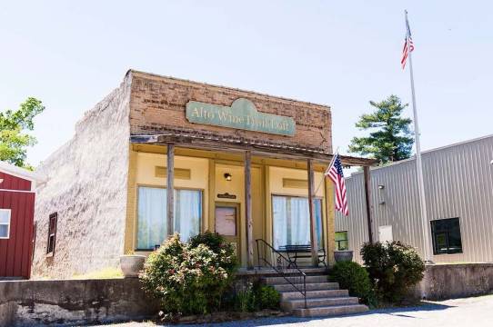 * Best Location on the Wine Trail! * Hiking Trail 1 min away * Wi-Fi *