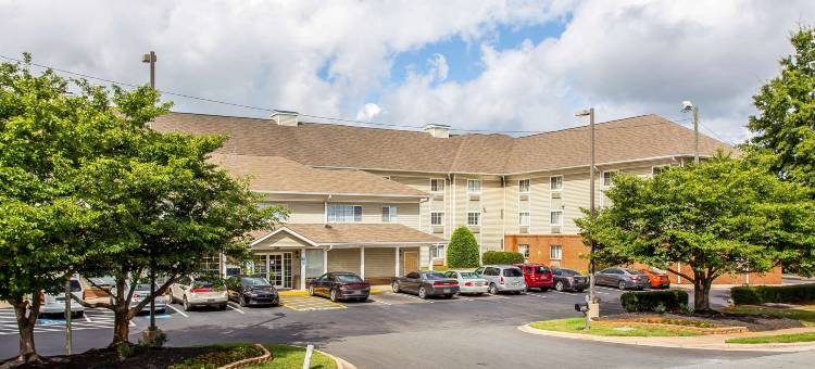 北卡罗来纳大学夏洛特分校附近郊区开放式客房酒店(Suburban Studios Near University of North Carolina-Charlotte)图片