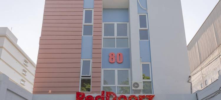 红多兹Plus伊斯兰酒店@拉雅宁金登2号(RedDoorz Plus Syariah @ Raya Nginden 2)图片