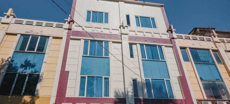 红多兹普拉斯酒店-近苏加诺哈达机场皇冠公园(RedDoorz Plus Near Soekarno Hatta Airport Taman Mahkota)图片