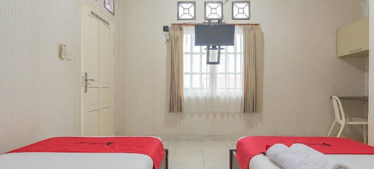 红多兹伊斯兰酒店-近巴图安帕巴士站2号(RedDoorz Syariah Near Terminal Batu Ampar 2)图片