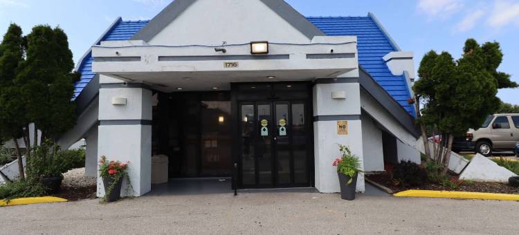 密尔沃基机场酒店(Travelodge by Wyndham Milwaukee)图片