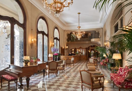 Hôtel Regina Louvre Hotel Overview