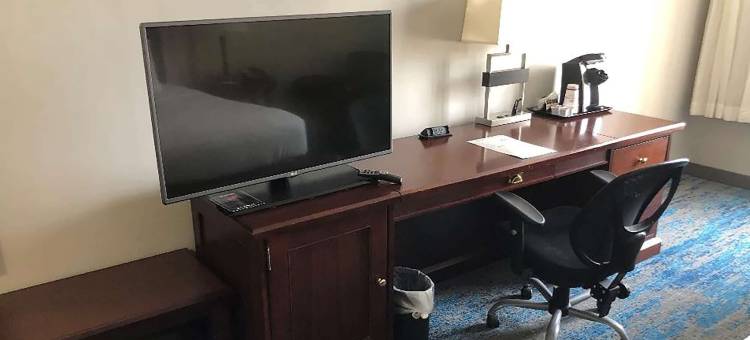 克里夫兰独立村华美达酒店(Ramada by Wyndham Cleveland Independence)图片