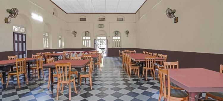 Treebo 塞西尔度假村，距离马瑟兰火车站600米(Treebo Cecil Resort, 600 Mtrs from Matheran Railway Station)图片