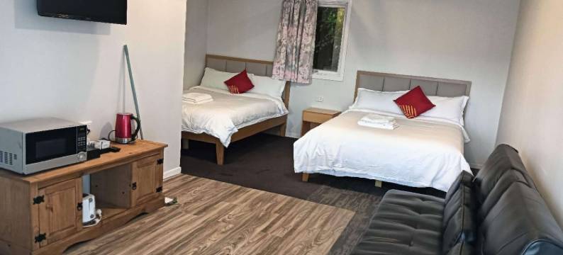 2张双人床和1张沙发床的小木屋7D(2 double and 1 sofa beds garden chalet, 7D Salisbury Road, Rotorua)图片