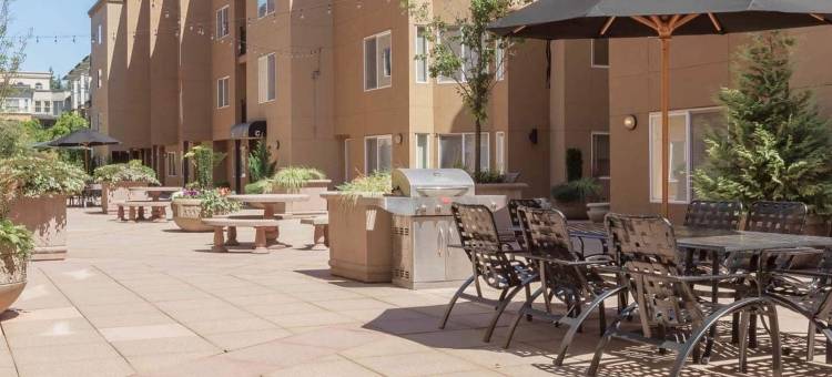 东边奔逃公寓式客房联排别墅酒店(Escape at Eastside Condo and Townhomes)图片