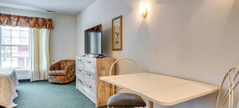 位于萨吉诺湾水滨附近的鸽子工作室!(Pigeon Studio, Close to Saginaw Bay Waterfront!)图片