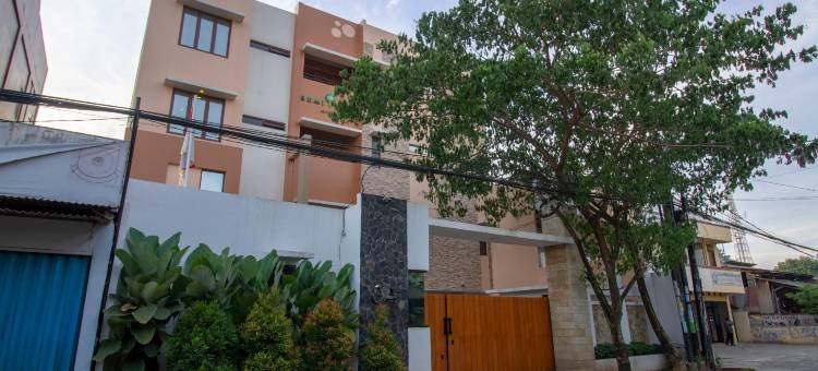 宾塔罗商务区红多兹Plus酒店(RedDoorz Plus @ CBD Bintaro)图片