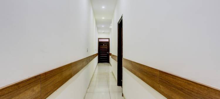 Hotel O by OYO Lohgarh Road Zirakpur Formerly JB Plaza图片