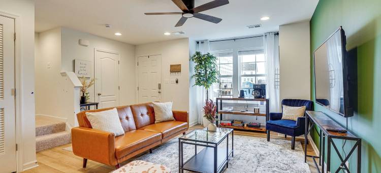 查尔斯敦联排别墅：距哈珀斯渡口9英里(Charles Town Townhome 9 Mi to Harpers Ferry)图片