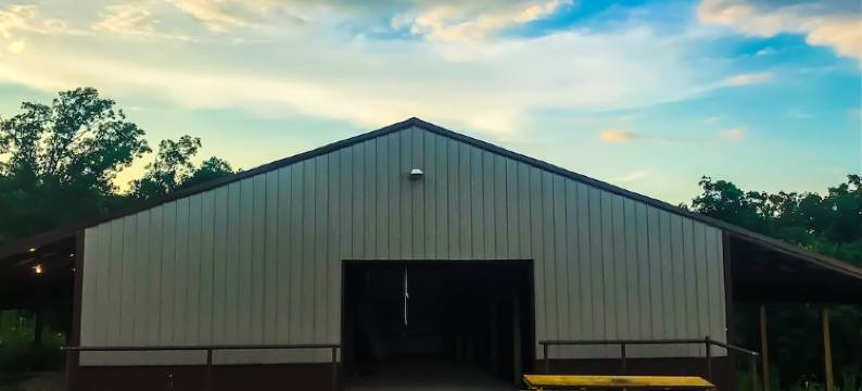 Secluded farmhouse retreat - Meramec river access!图片