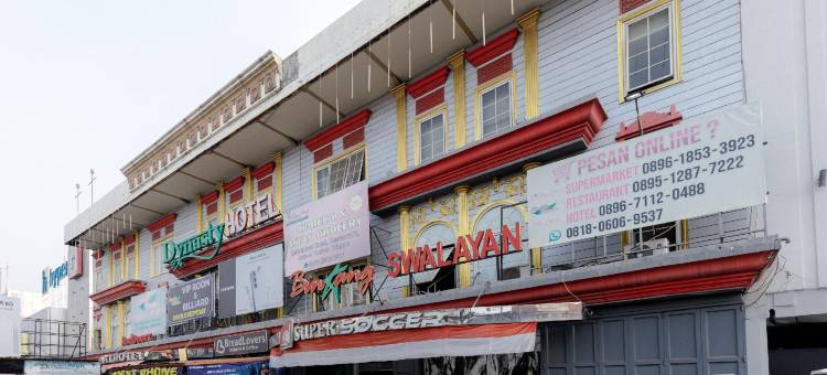 红多兹Plus酒店-近新邦提加特里塔亚萨芝勒贡(RedDoorz Plus Near Simpang Tiga Tritayasa Cilegon)图片